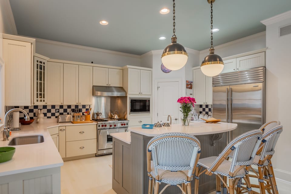 Kitchen w/ High End Finishings