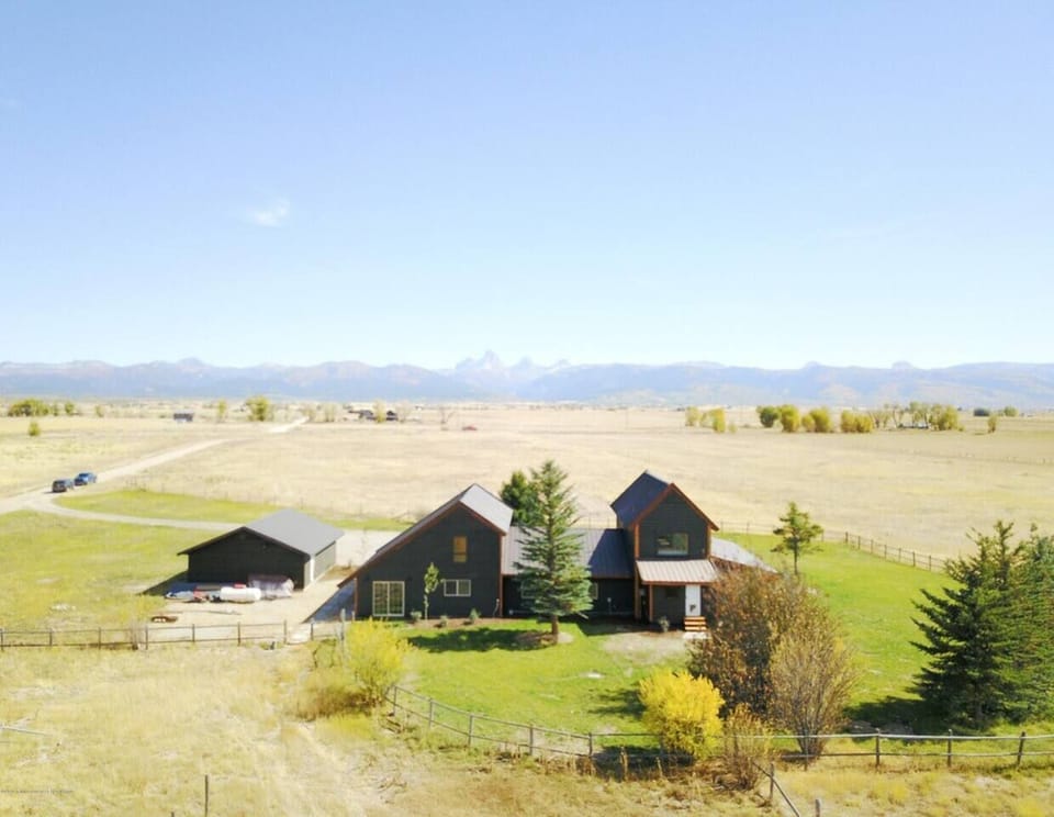 Surrounded by 360 degrees of breathtaking views, you'll love spending time in the beautiful home.