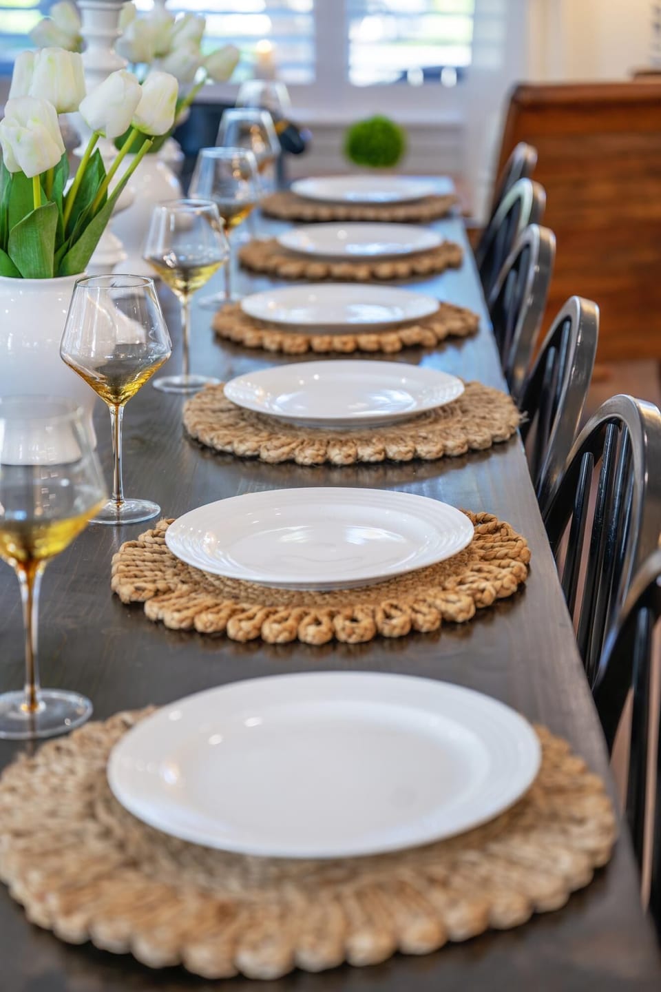 Dinnerware to accommodate 22.