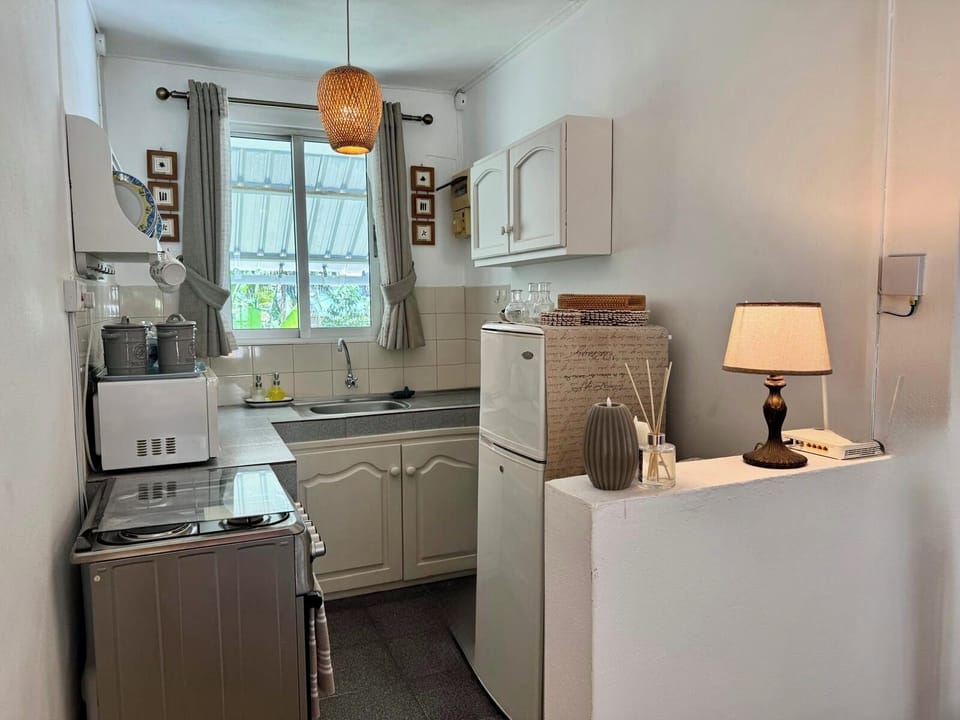 Kitchen with cooker,kettle,toaster,Nespresso machine, microwave, fridge/freezer