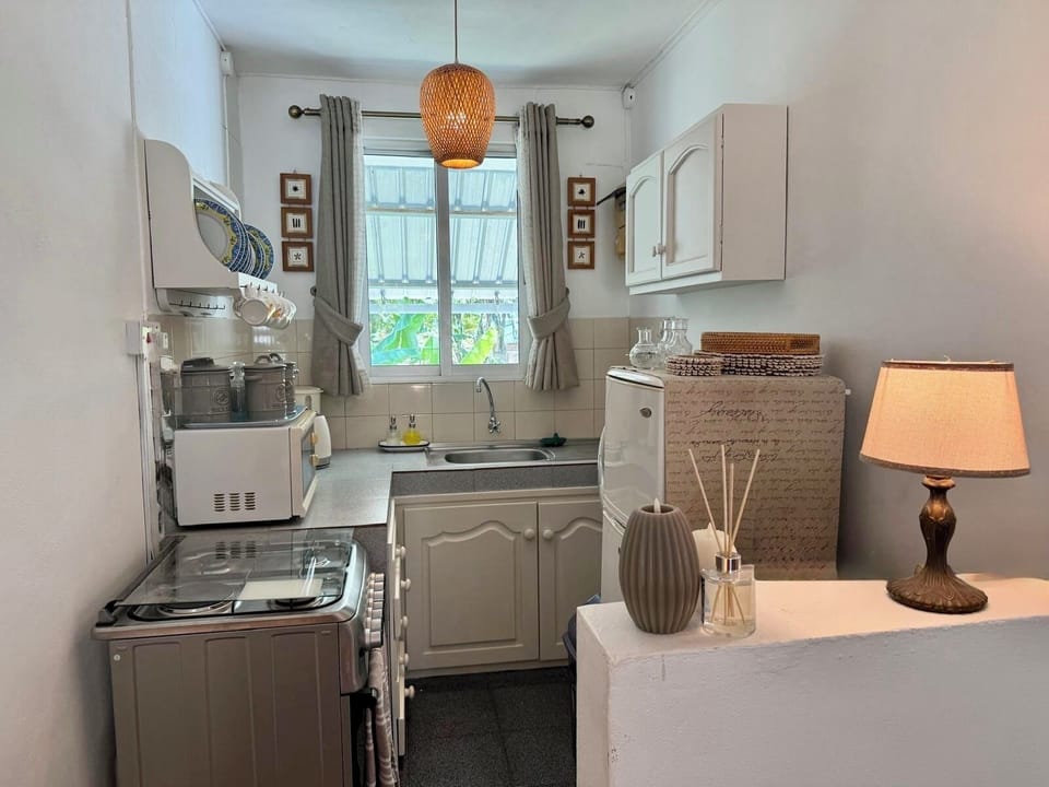 Kitchen with cooker,kettle,toaster,Nespresso machine, microwave, fridge/freezer