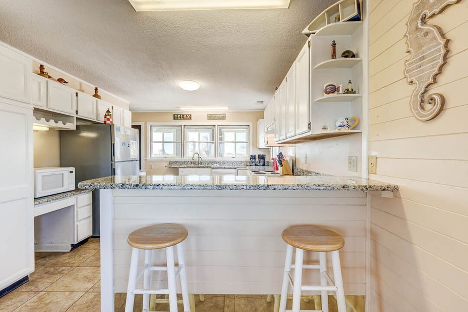 Third-Level Kitchen with Bar (seats 2)