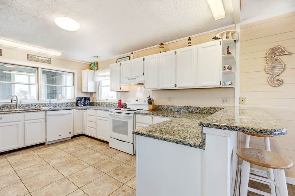 Third-Level Kitchen with Bar (seats 2)