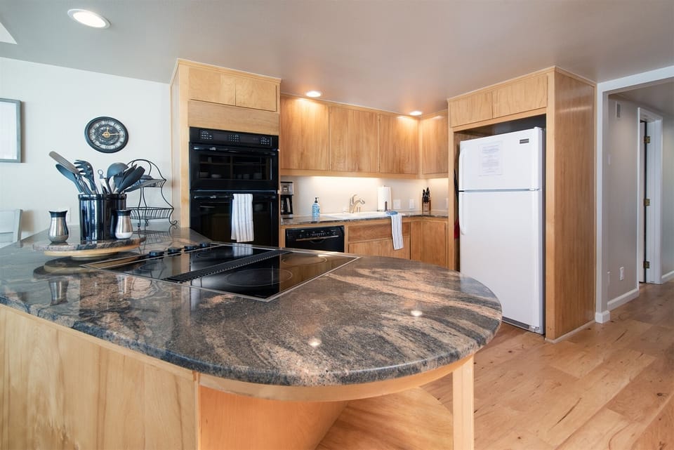 Well stocked, open kitchen so the chefs of the group don`t miss out on quality time.