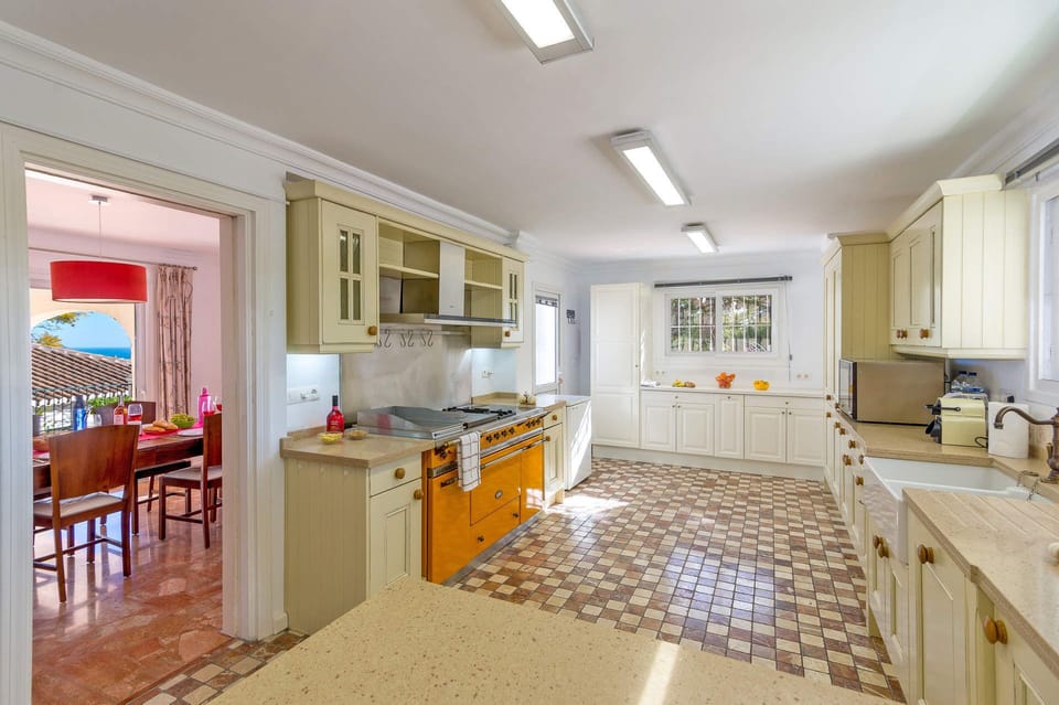 Well-equipped kitchen with traditional Spanish oven