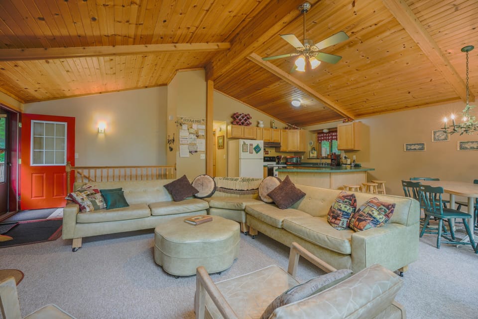 Upper family room-- facing steps to lower level/hallway to bedrooms & bathrooms