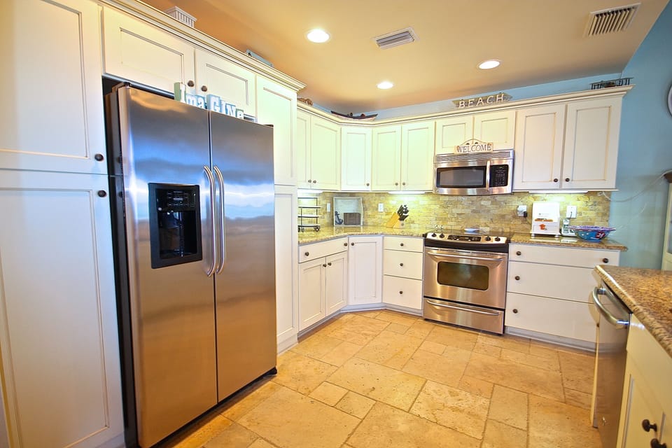 Kitchen, Stainless Steel Appliances, Granite Counter Tops