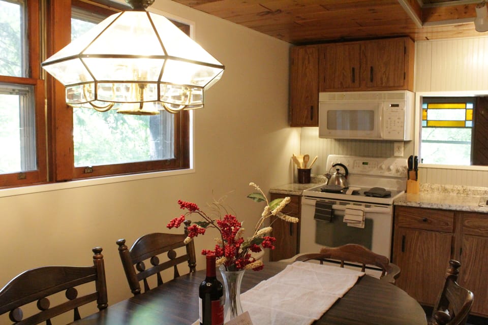 large eat-in kitchen