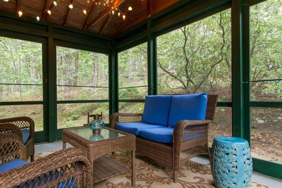 screened in porch off the kitchen
