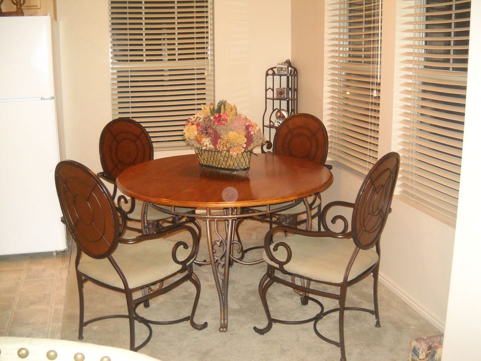 Dining nook seats 4 + island 2, bistro table 2, balcony 2.