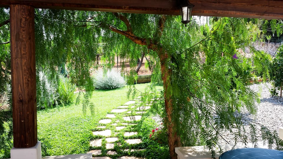 The access to the garden from the gazebo