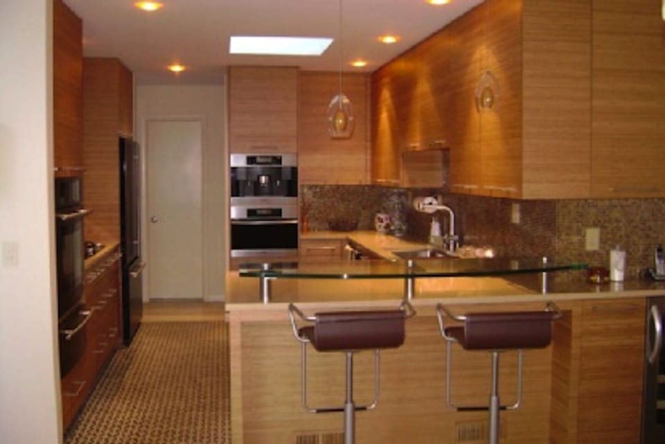 CHEF'S KITCHEN, TWO TOVES, WARMING DRAWER, DISHWASHER FRENCH DOOR FRIDGE, MORE..
