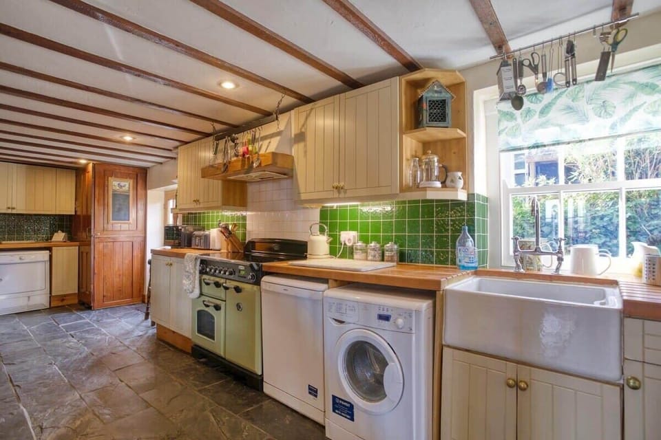 Spacious, well equipped kitchen with American styled double door fridge 
