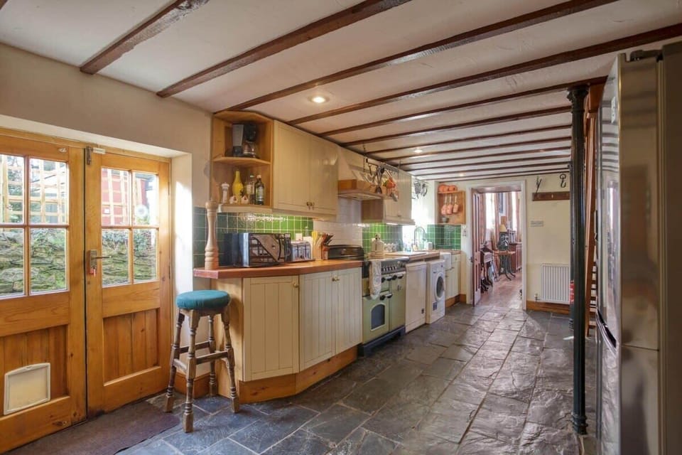 Spacious, well equipped kitchen with American styled double door fridge 