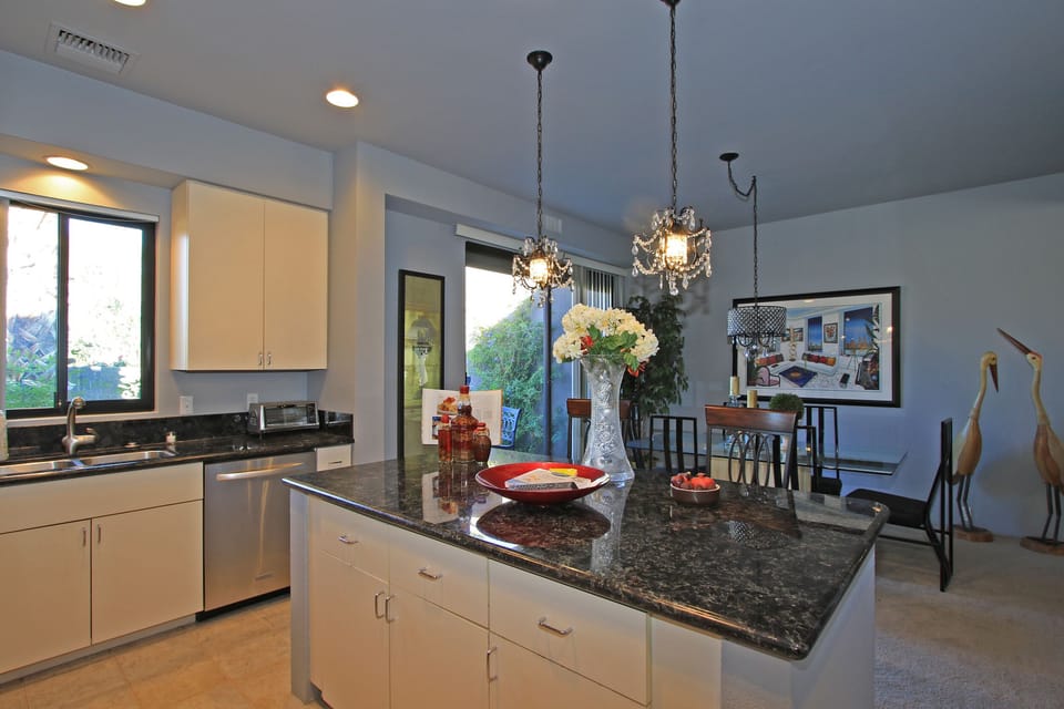 Easy serve Kitchen adjacent Dining Area