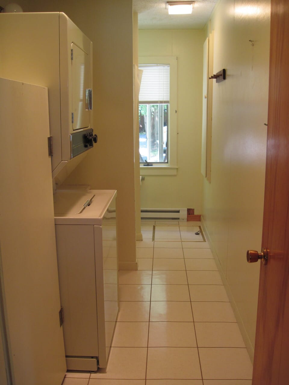 2nd bath, stackable laundry, shower cabinet,vanity,toilet