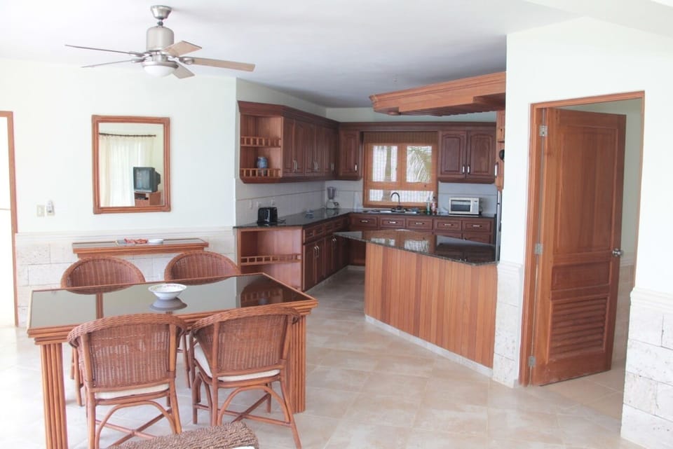 Overall view of the dining area