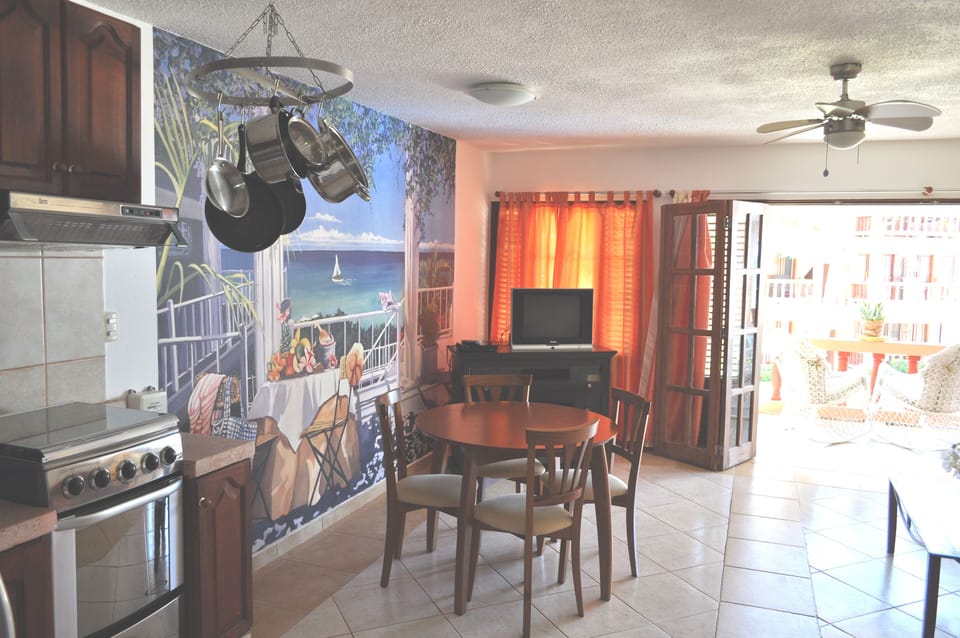 Condos Leone 226 at Orilla del Mar Dining Area