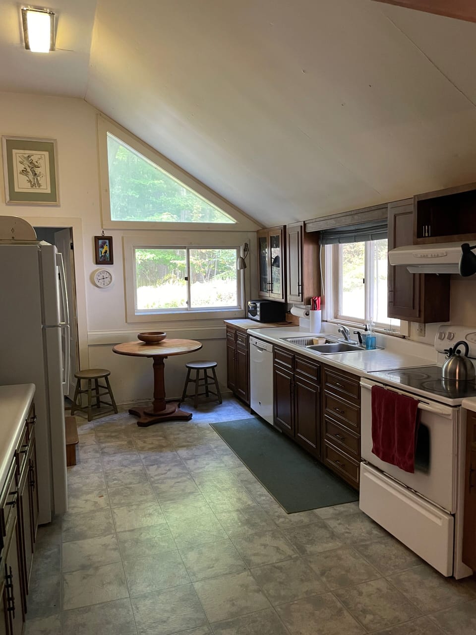 The fully equipped kitchen