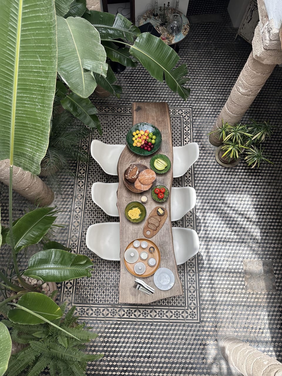Breakfast time at 5 Columns.