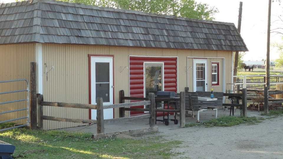 PondaRosa Cottages; rent the "Line Shack", "Bunk House", or the whole "Cottage".