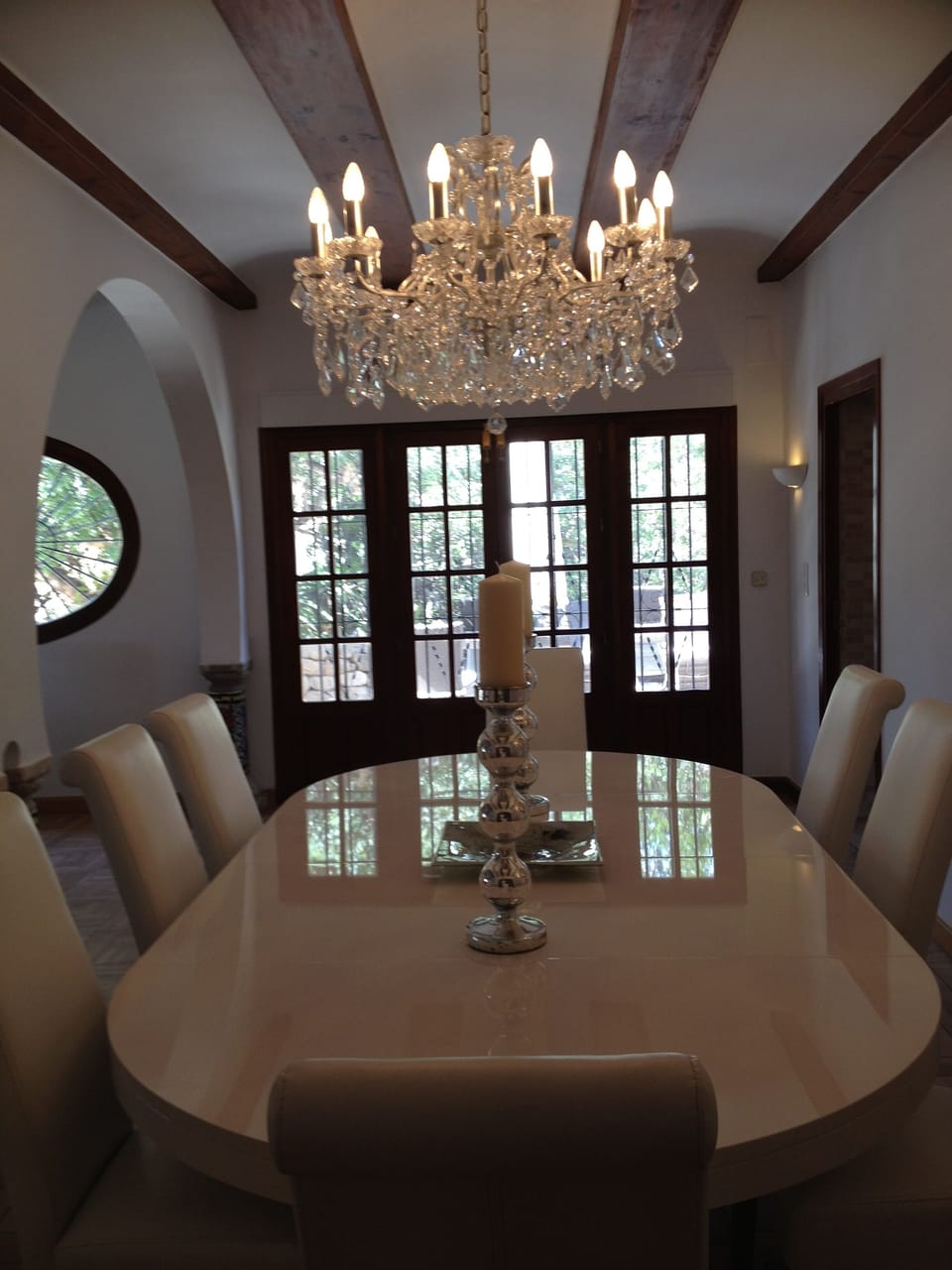 Dining area (leading to dining terrace)