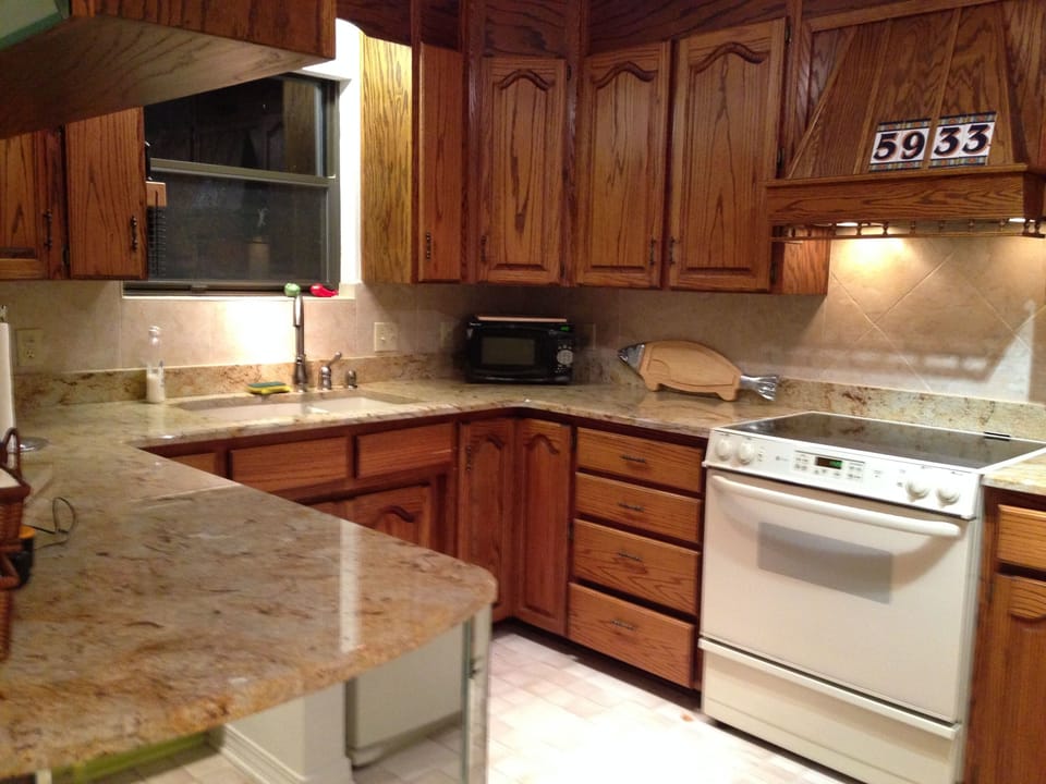 Fully equipped kitchen.