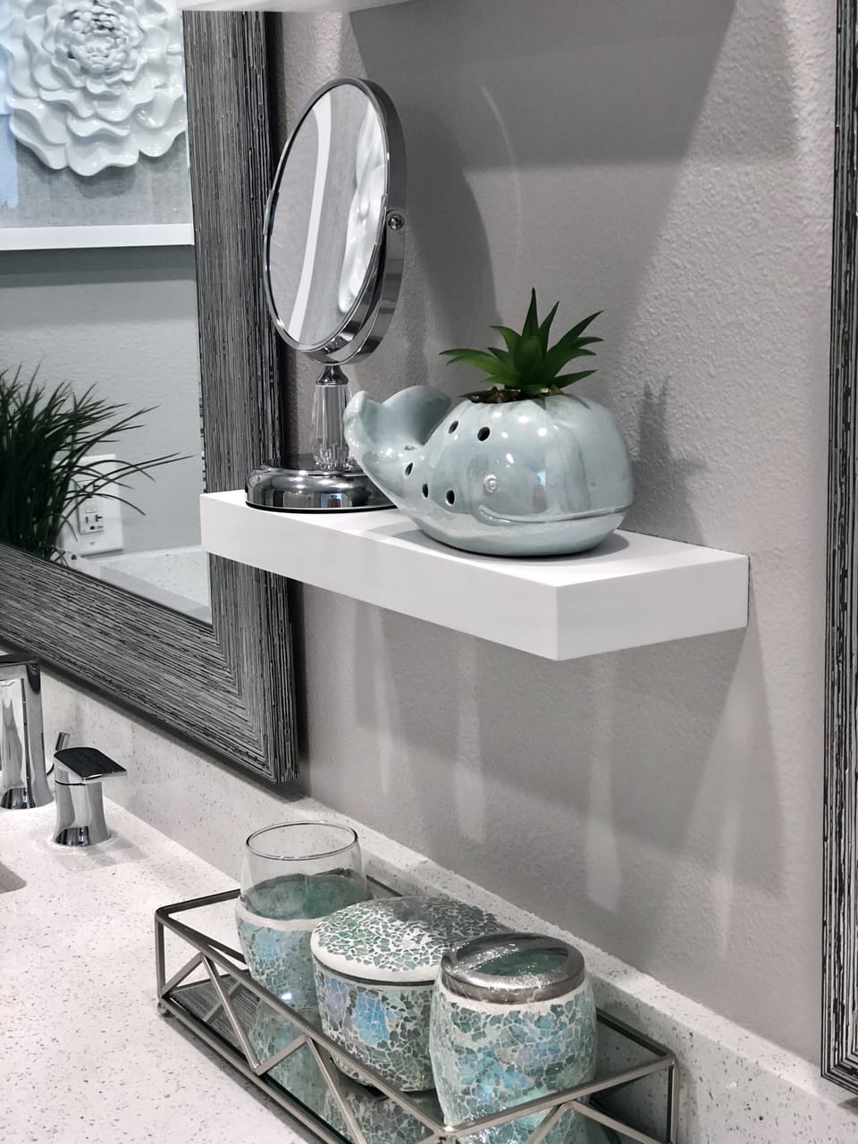 Lovely décor.