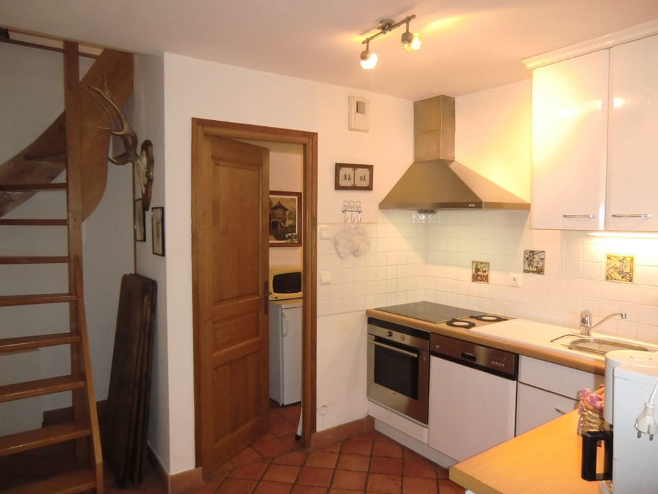 Kitchen with kitchen annex (separate room)