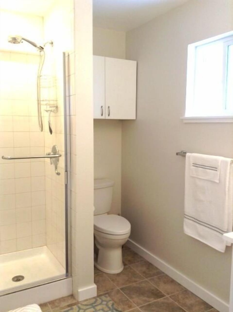 ....pristine bathroom.  Plush linens, luxurious soaps & lotions... 