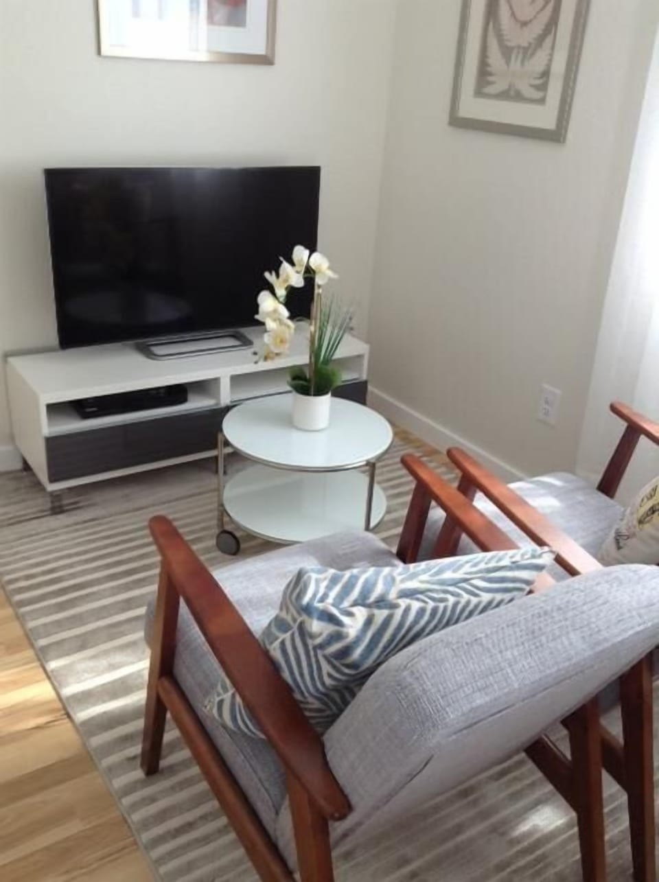 HD TV, blue ray and free wifi all ready for you to use 
