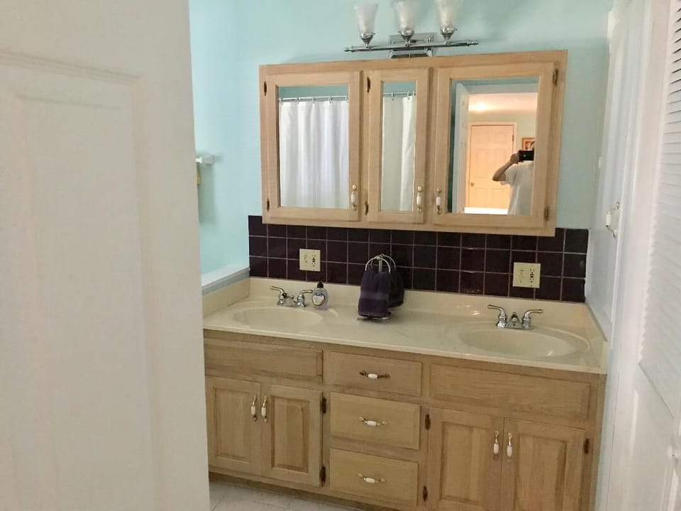 Master Bathroom, lake level