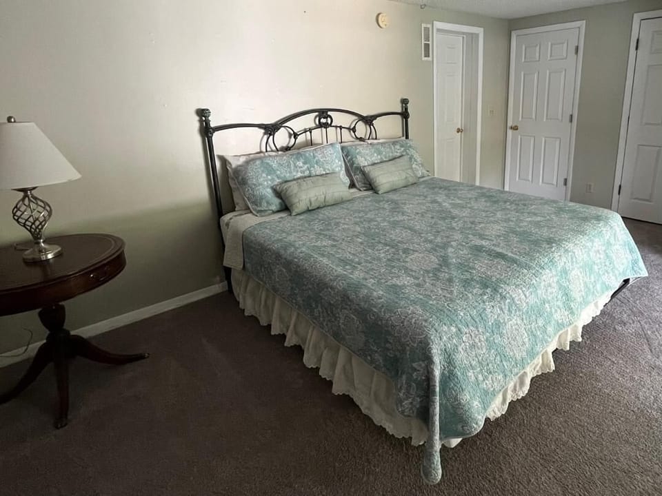 Master suit with king bed and queen futon
