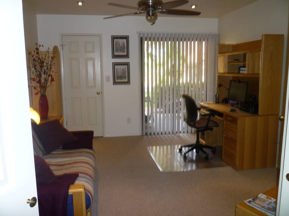 2nd Bedroom/office with computer & printer