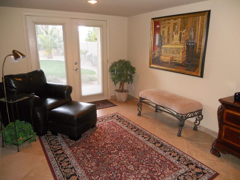 MASTER BR SITTING AREA