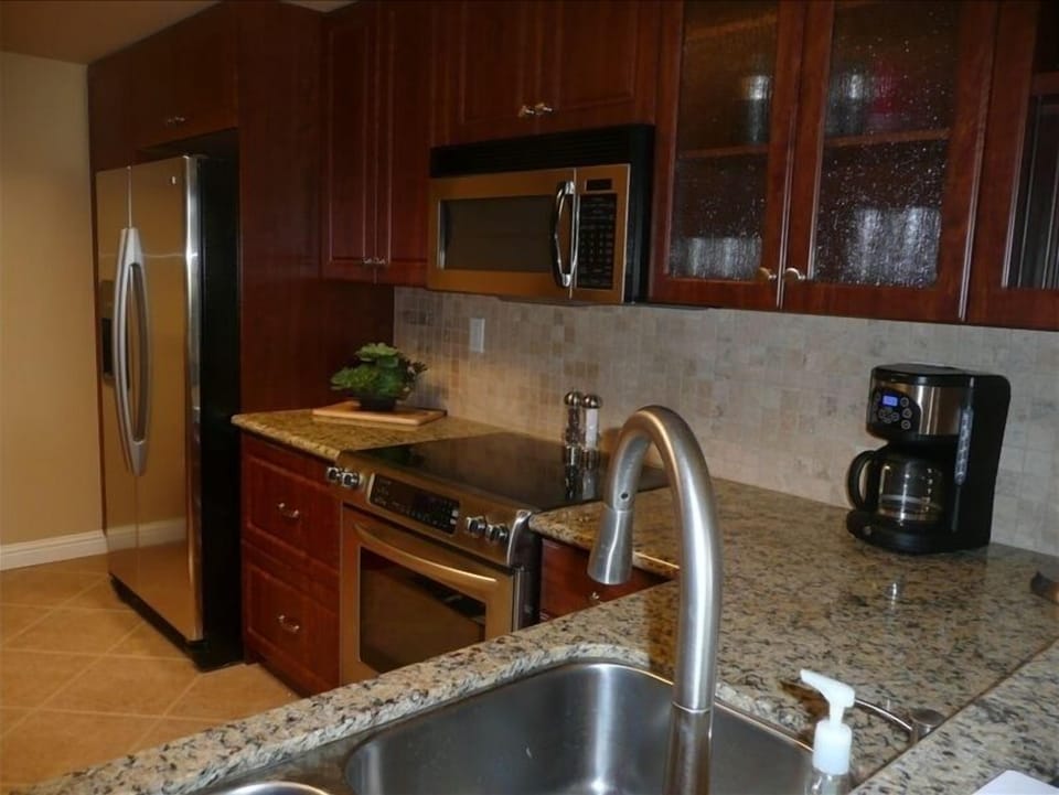 Kitchen with all new stainless appliances and granite counter tops with bar.