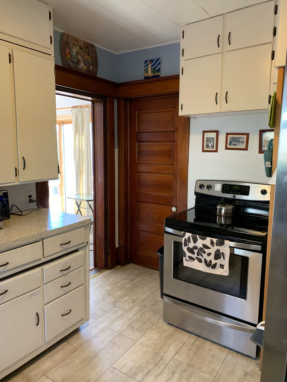 Kitchen. Electric cooktop stove.