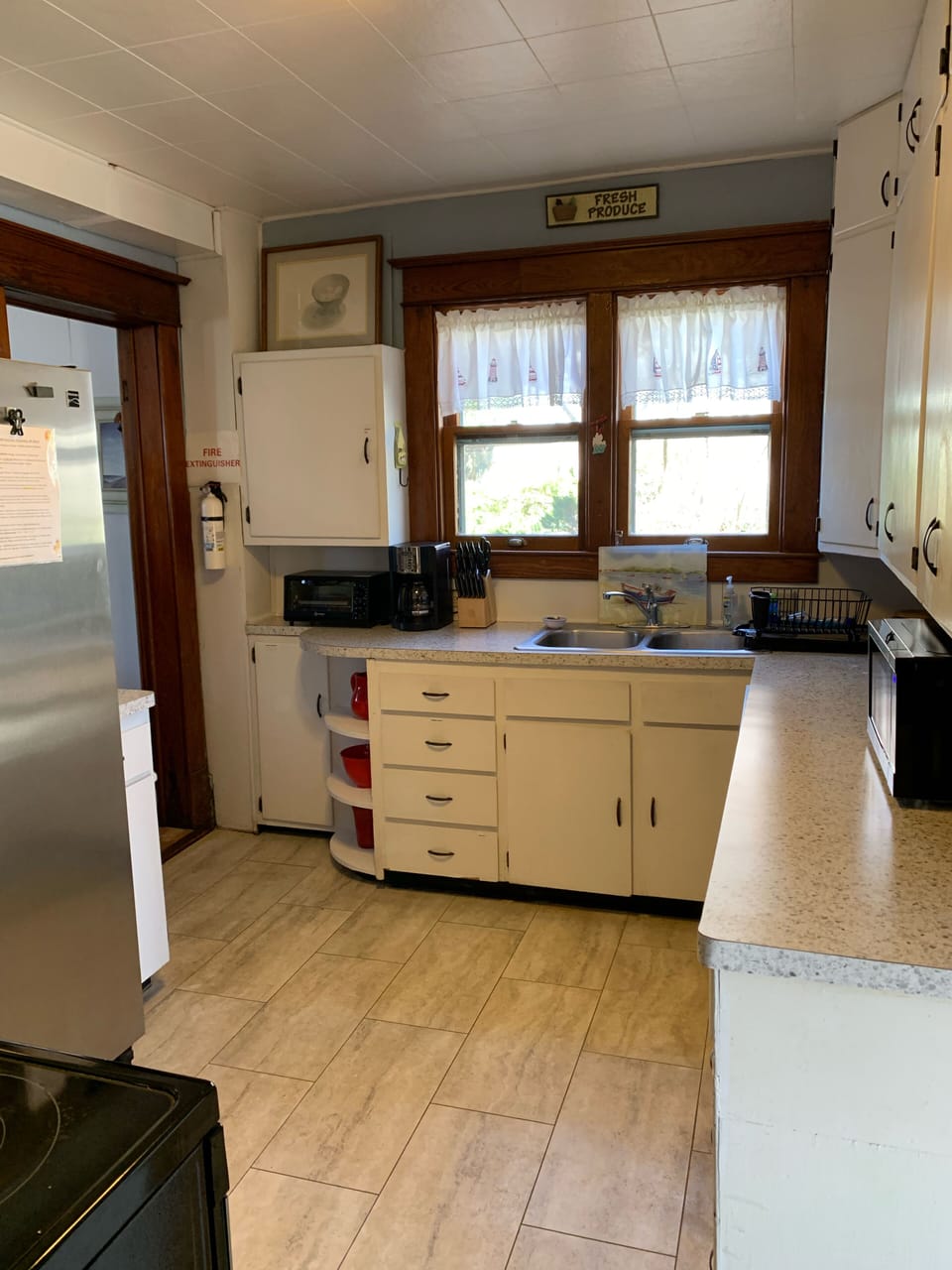 Fully stocked kitchen. Microwave, blender, toaster, coffee maker, & crock pot.