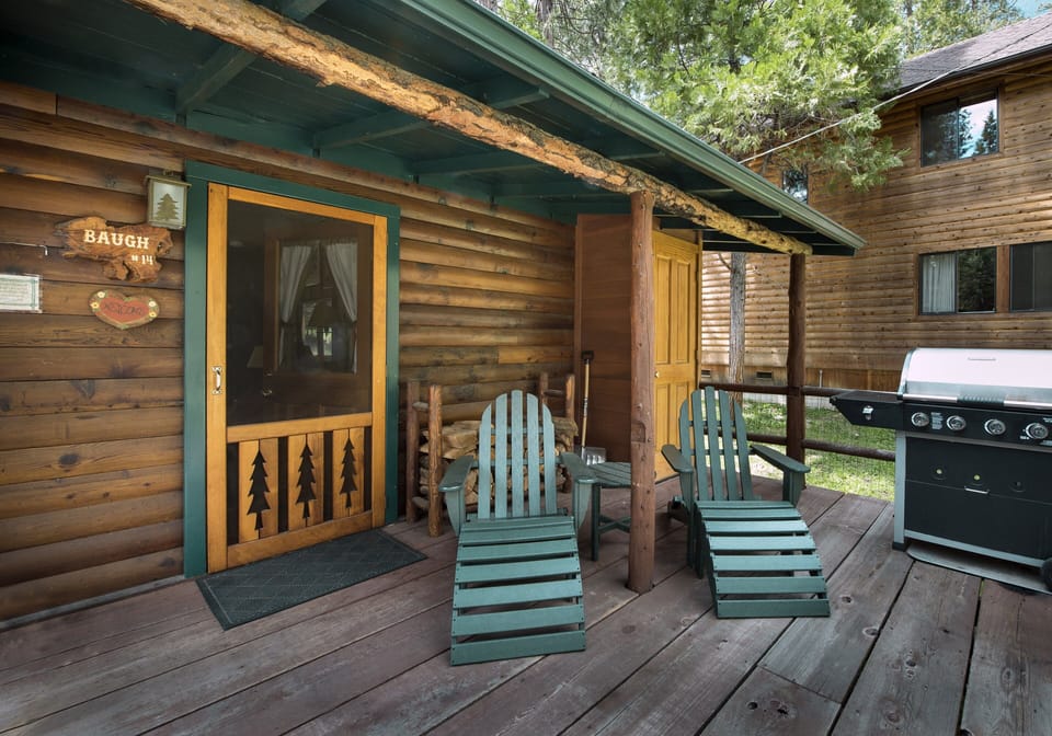 Front deck with gas grill
