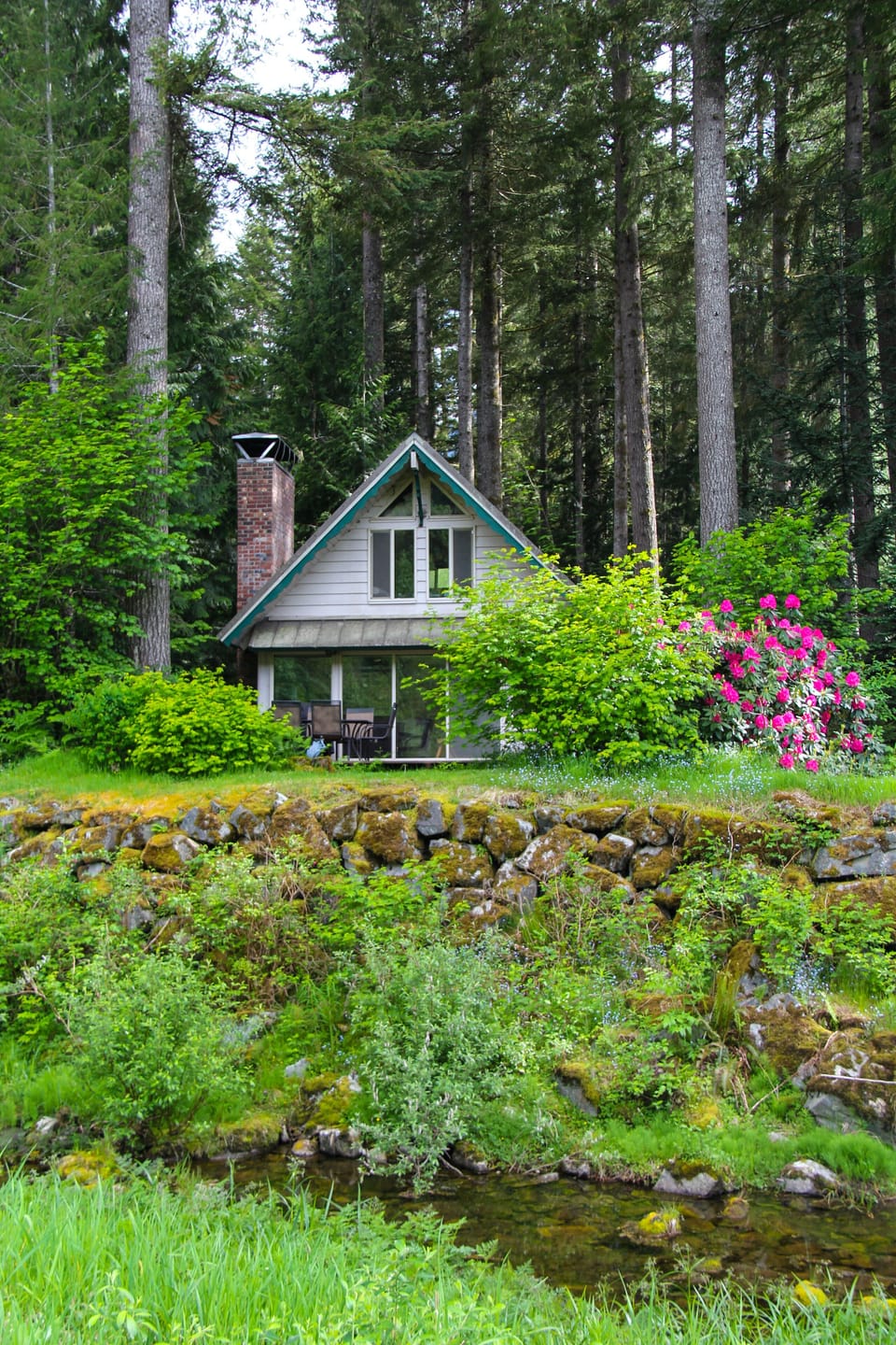 Sky River Cabin is nestled in the trees on the bank of the Skykomish River 