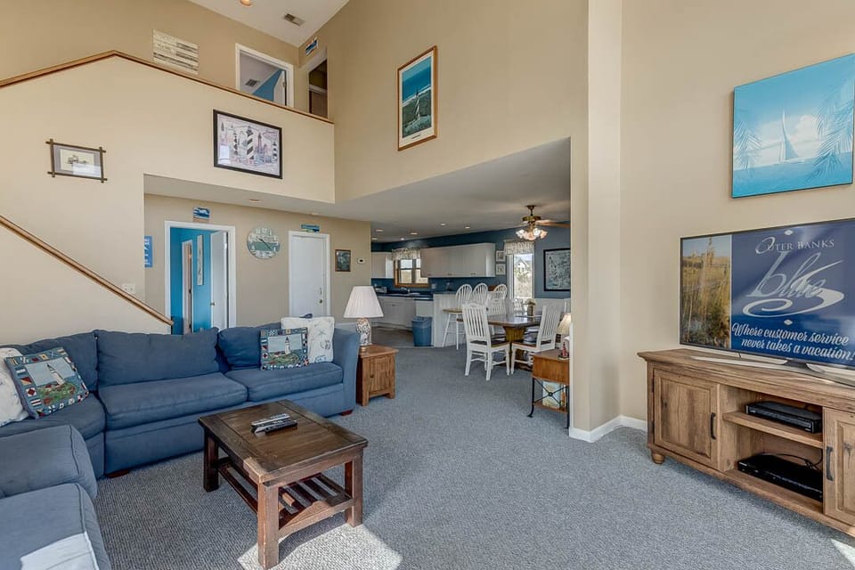 Mid-Level Great Room with Access to Screened Porch