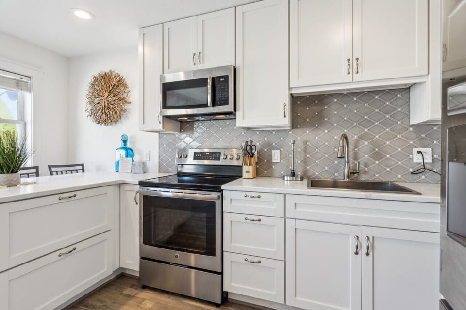 Enjoy our gorgeous L-shaped kitchen and bartop dining for any size meal you want to prep.