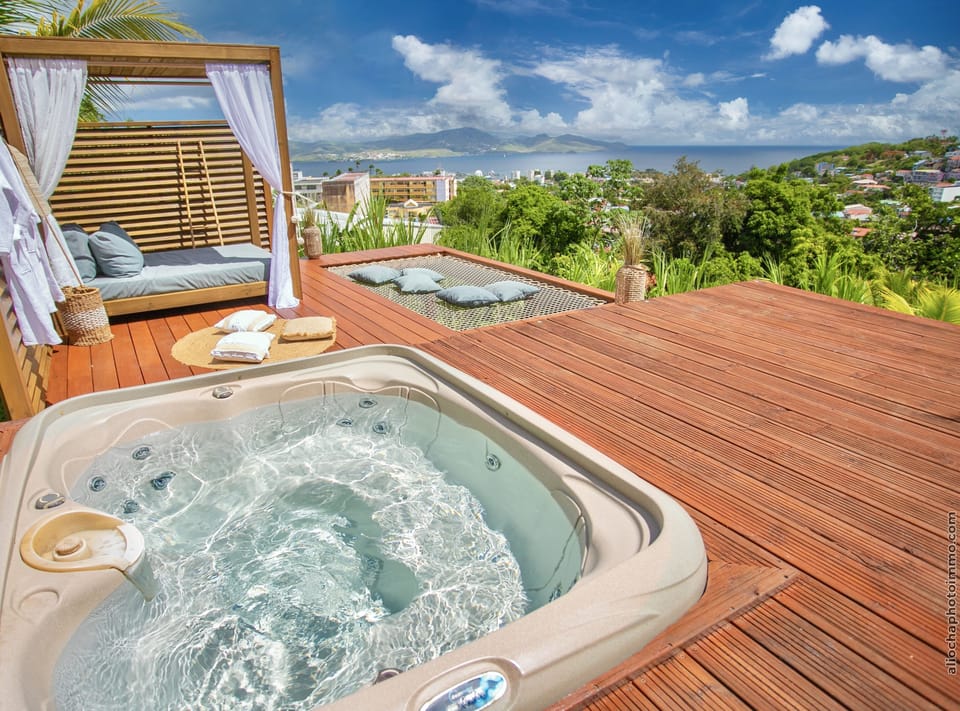 Outdoor spa tub