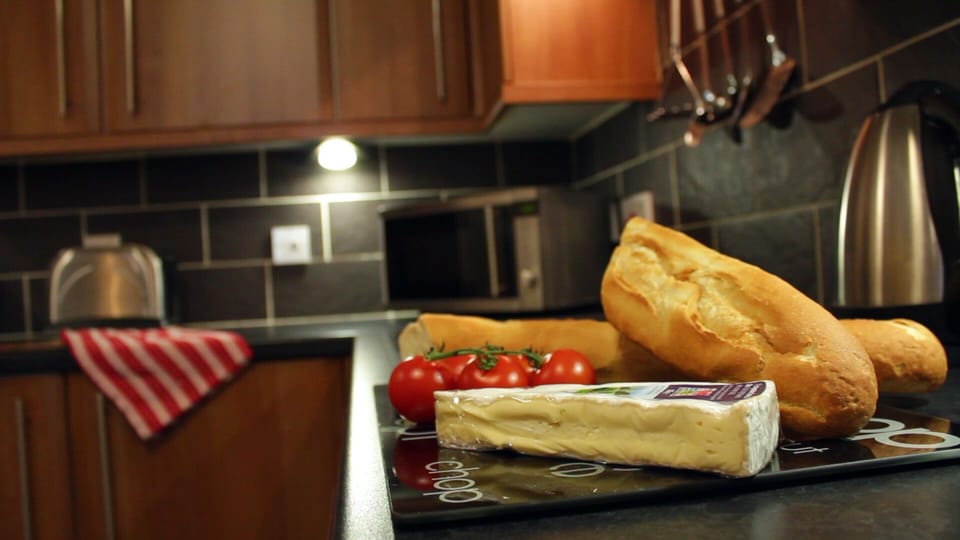 Contemporary fully equipped kitchen