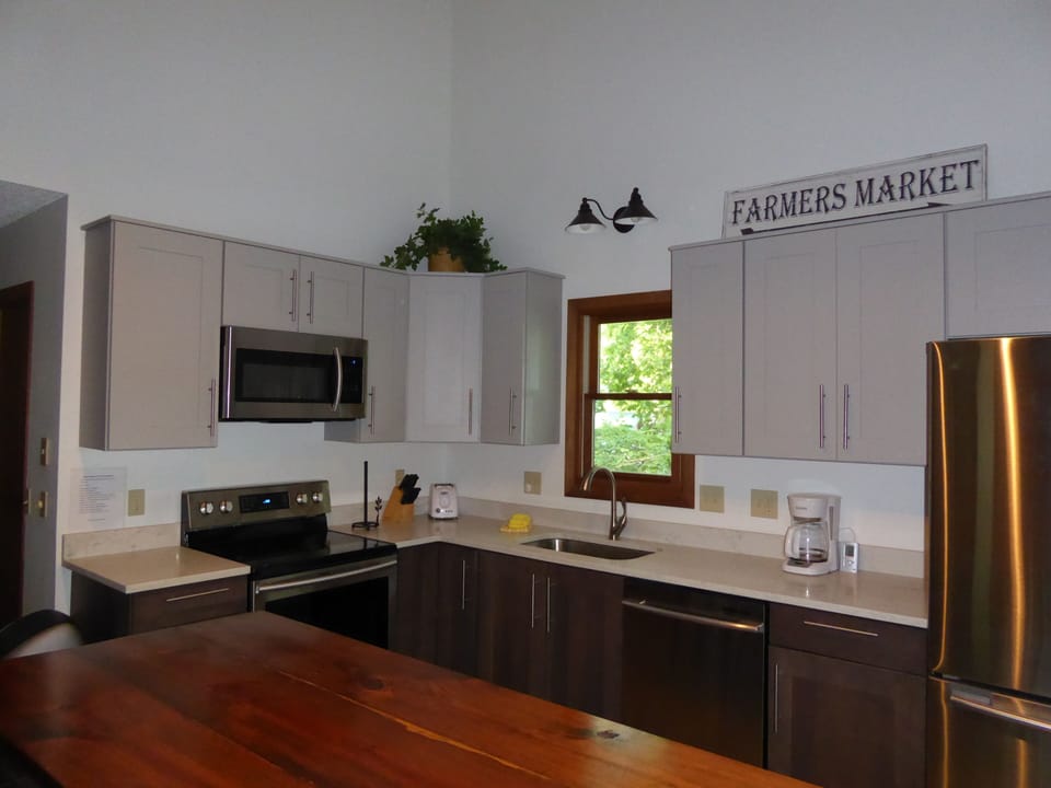 Quartz countertops and stainless steel appliances
