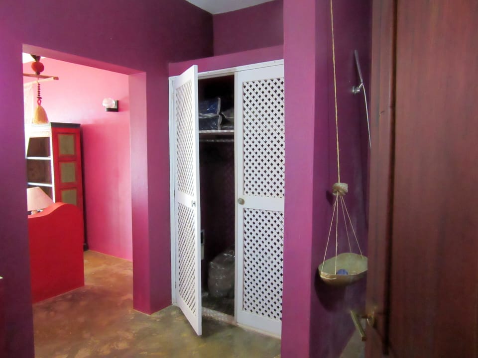 Bathroom of the guest room downstairs