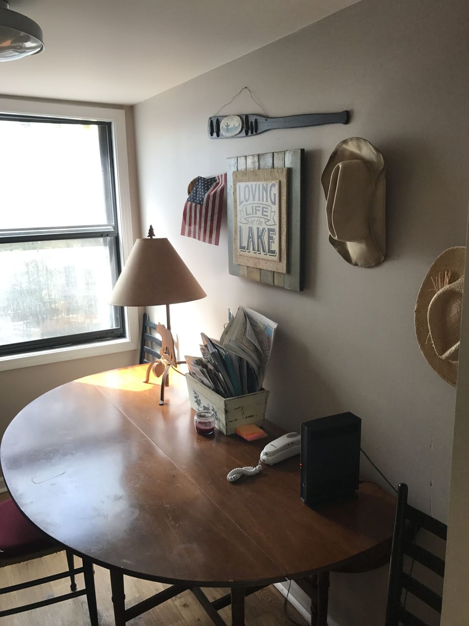 Expandable dining table