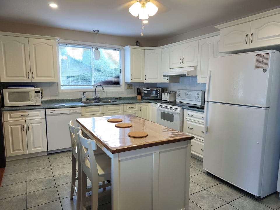 UPPER Kitchen #1 Fully equipped