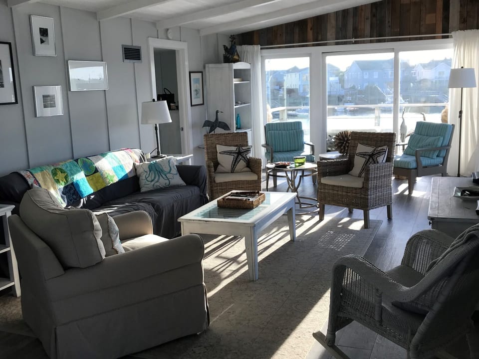 Bright and sunny living room