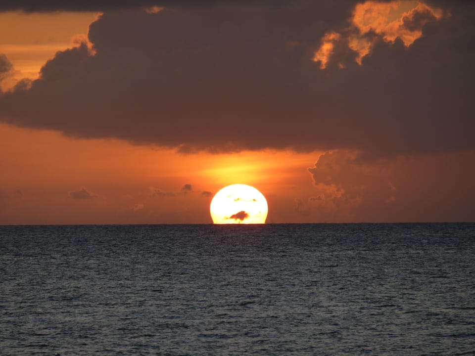 And finally, the end of another beautiful day in paradise !